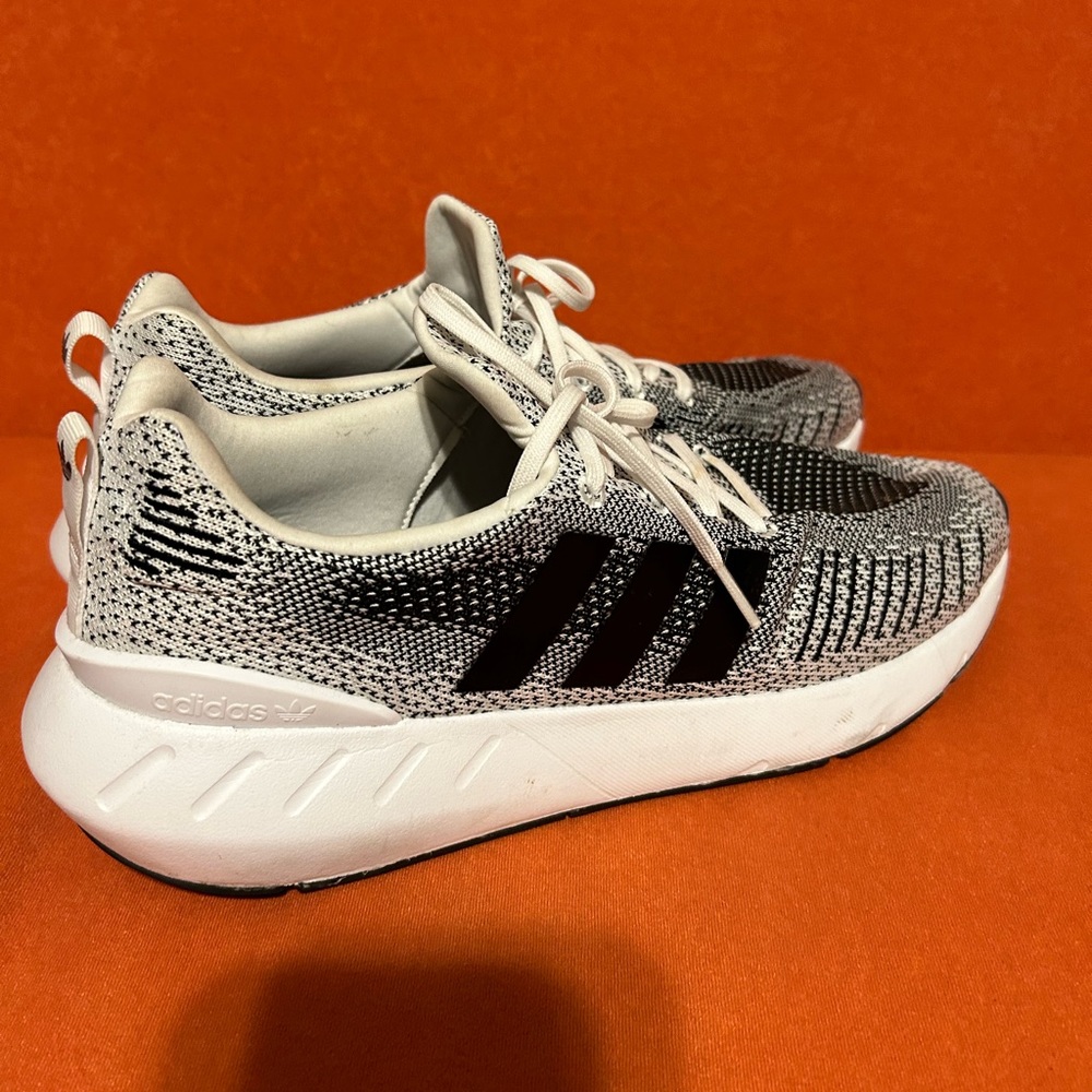 Adidas Swift Run 22 - image 7